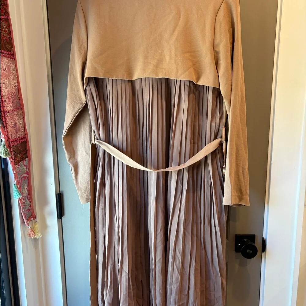 Hayden Beige Pleated Trench Coat with Belt - Picture 4 of 6